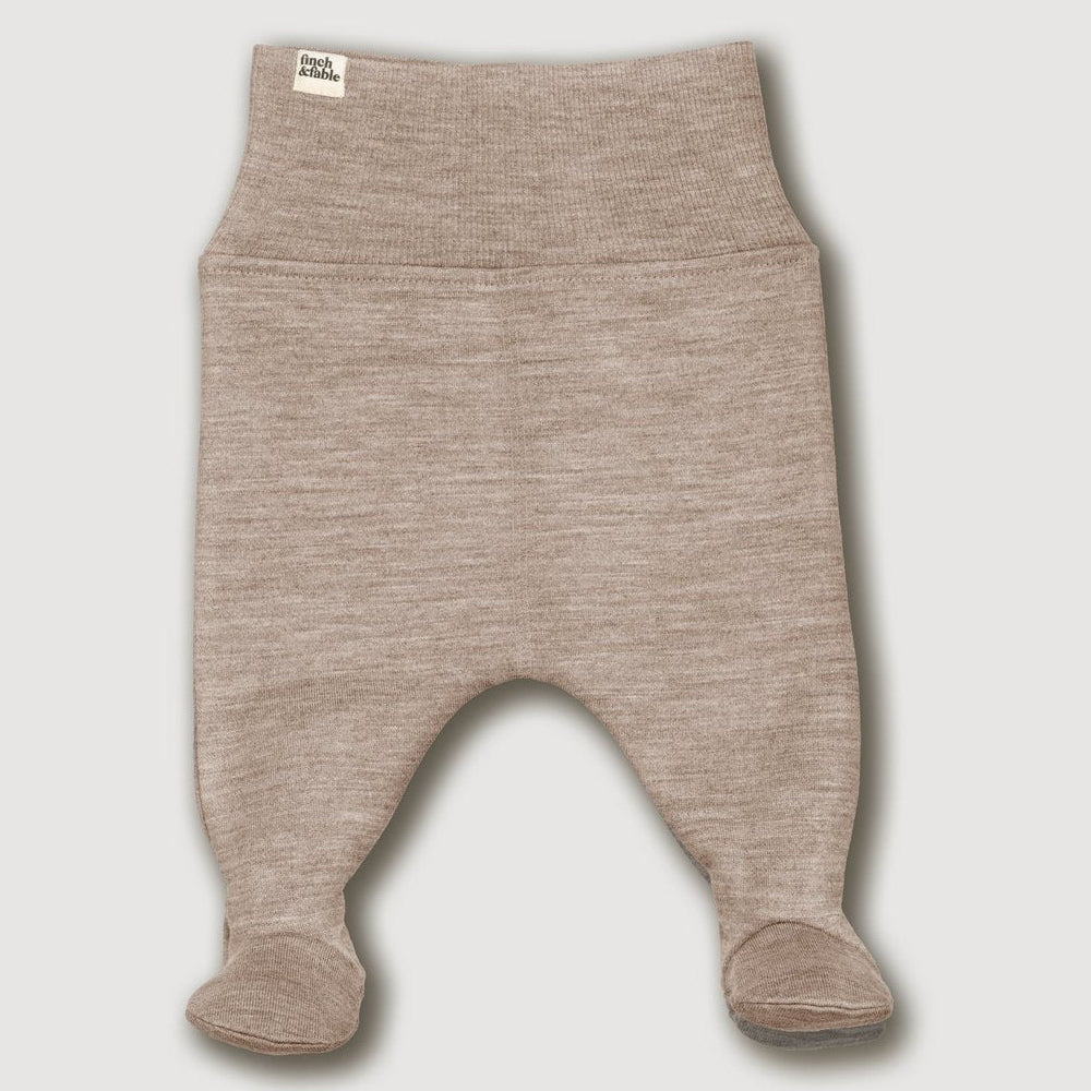 Finch & Fable wolfleece babybroekje in zand met voetjes