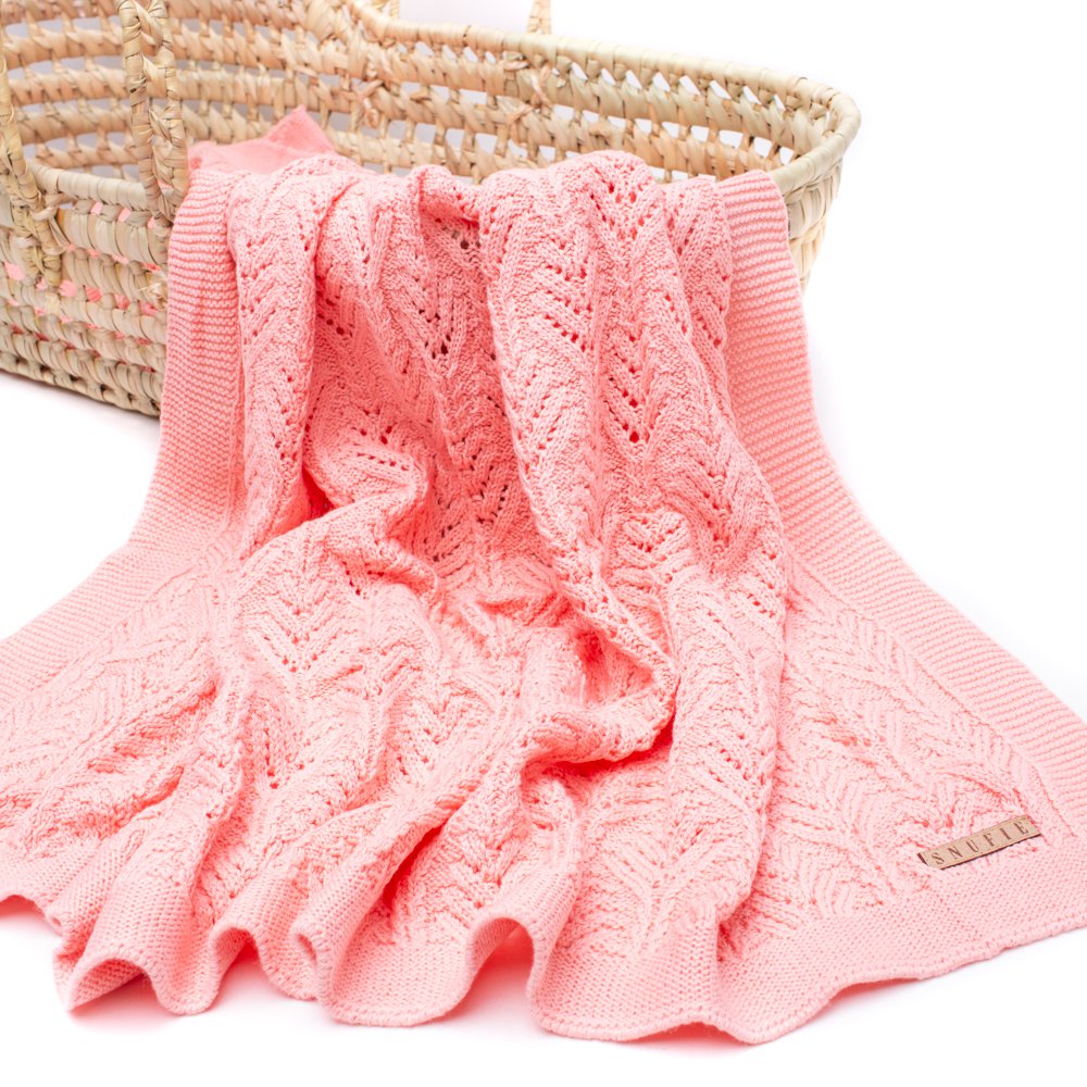 Snufie babydeken roze – gebreid waaierpatroon – 80x100 cm – zacht en comfortabel voor pasgeborenen
