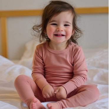 Baby in Misty Rose merinowol set – zachte, duurzame babykleding