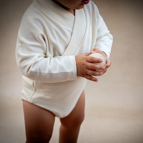 ilailai Vanilla Body baby romper in Acorn Brown zacht biologisch katoen