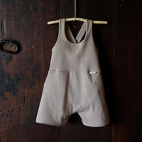 Duurzaam baby tuinbroekje met corozo knopen  Zaynis