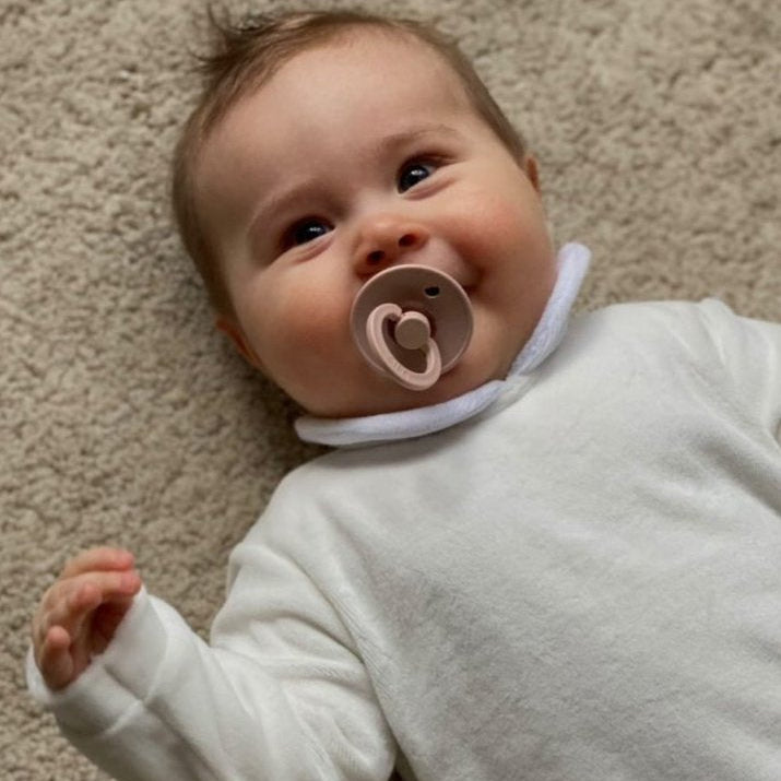 Bobbi Balloon Velvet Onesie in Crème voor Baby's met Wit Kraagje