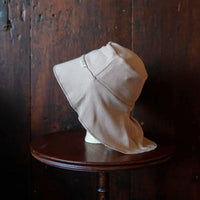 Premium organische zomerhoed in warme kaneeltint