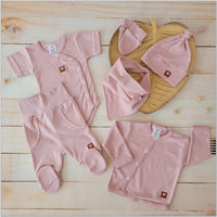 Zyzio & Zuzia newbornset – complete 6-delige babyuitzet van 100% katoen, perfect voor pasgeborenen.
