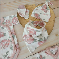 Zyzio & Zuzia newbornset – complete 6-delige babyuitzet van 100% katoen, perfect voor pasgeborenen.